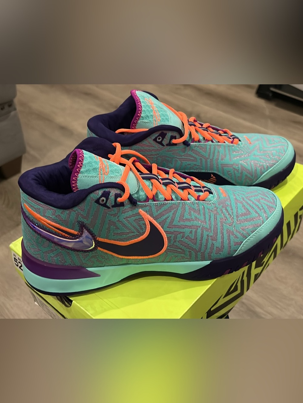Nike Men’s Teal, Orange and Purple Patterned Running Sneakers size 10.5M / 12.0W